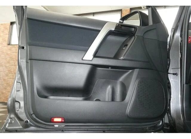 
								TOYOTA LAND CRUISER PRADO  2019 GRAY full									