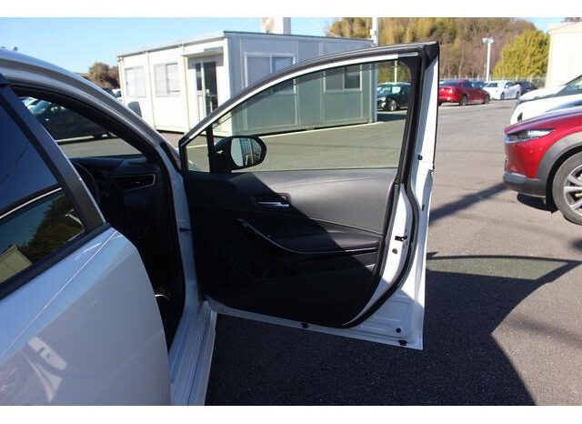 
								TOYOTA COROLLA HYBRID WxB | WHITE | 2023 full									