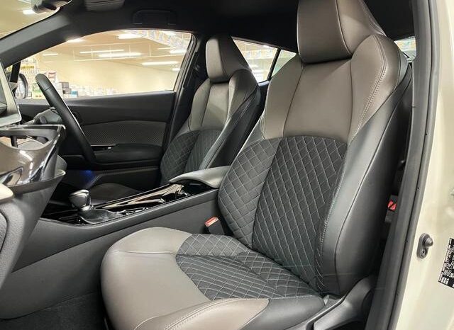 
								TOYOTA C HR 2020 PEARL Hybrid full									